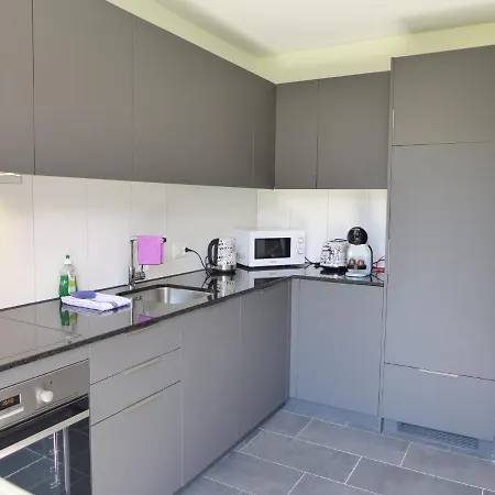 Henry's 100 By Interhome