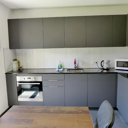 Henry's 100 By Interhome