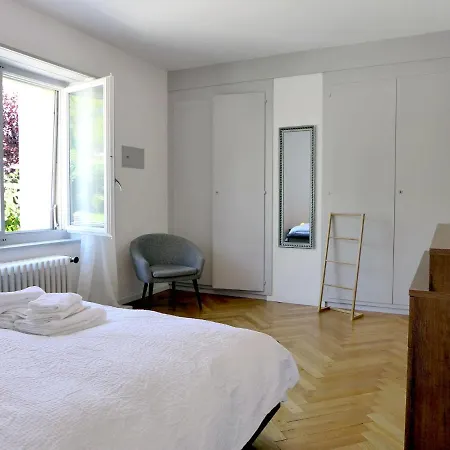 Henry's 100 By Interhome דירה